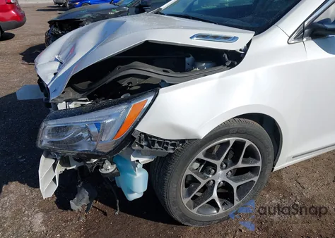 2016 Buick Lacrosse Sport Touring z USA, uszkodzony, nr VIN 1G4G45G38GF209330